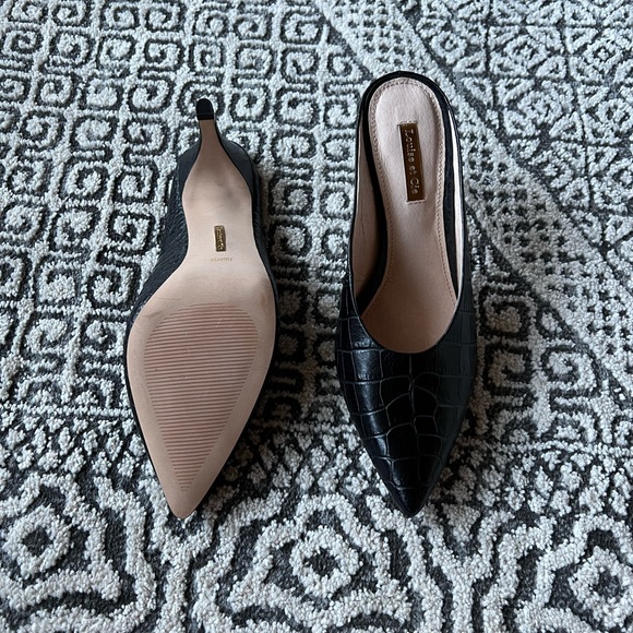 Black pointed toe heels - Picture 3 of 4